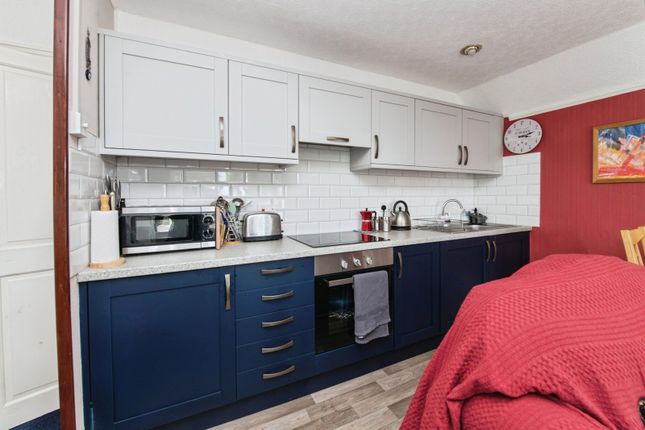 Flat 2B, The Pines,, New Road, Seaton photo 2