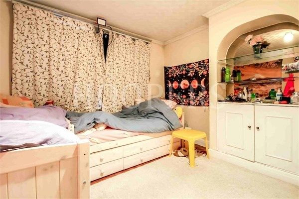 End terrace house for sale in Coles Green Road, London