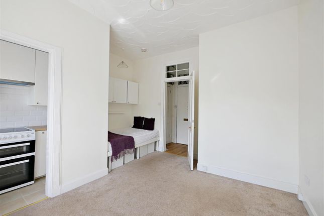 3/2 28, St. James Street, Paisley photo 3