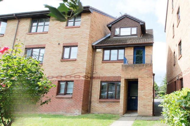 Flat to rent in Kenwyn Road, Dartford