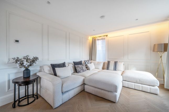 13, Barons Drive, Cranleigh photo 3