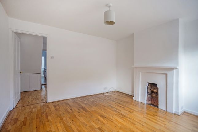 27, Tangier Lane, Windsor photo 2
