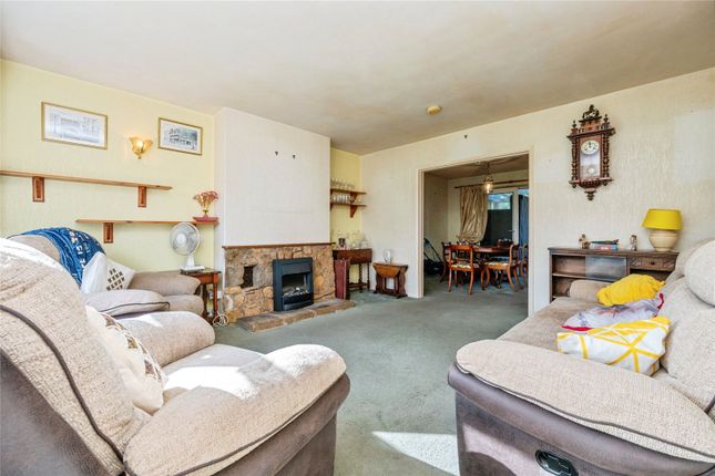 20, Foxes Way, Warwickshire photo 2