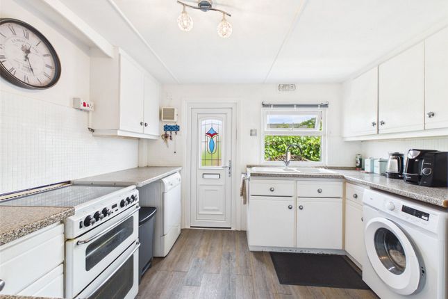 23, Harthurstfield Park, Cheltenham photo 2