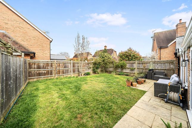 6 Bramble Close, Horsham photo 4