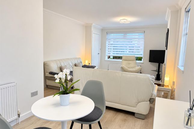Mungo Place, Glasgow photo 3
