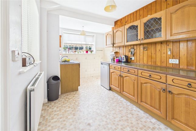 2, Harold Road, Hungerford photo 4