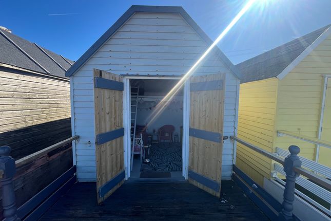 Hut 24, Harbour Beach, Whitstable photo 5