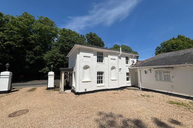 2-bed house on 179 - 181 Lymington Road, Lymington Road, Christchurch, £220,000