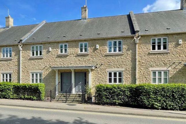 4 bed town house to rent in Wharf Road, Stamford PE9