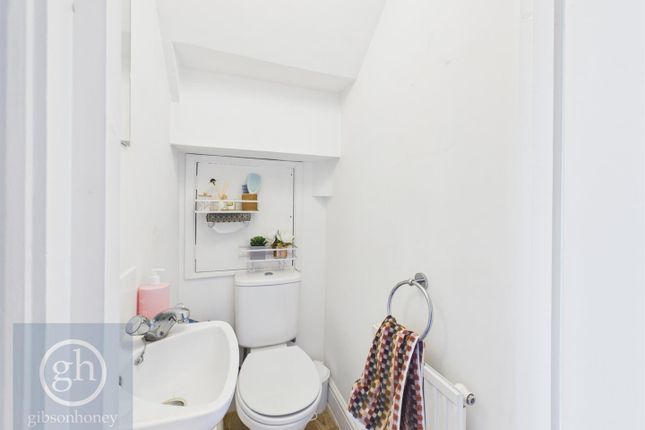154b, High Street, Middlesex photo 3