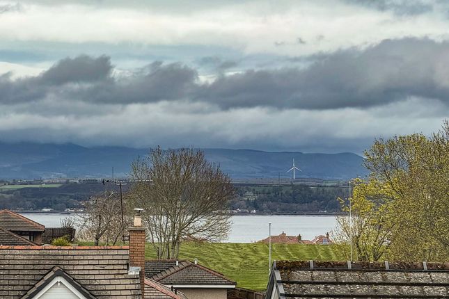 28 Blair Avenue, Bo'ness photo 2