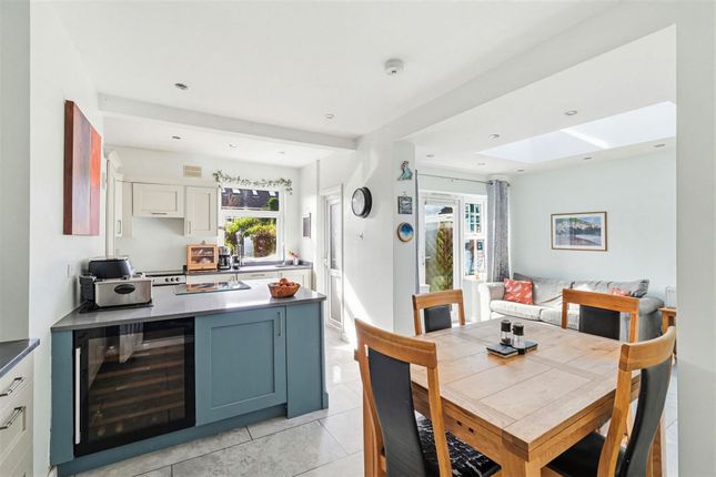 10 Lyme Regis Road, Banstead photo 4