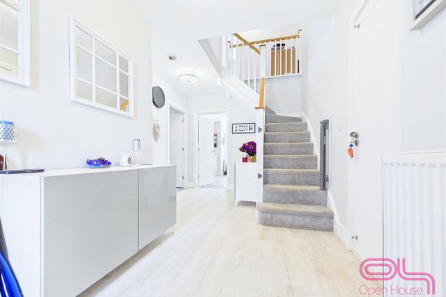 31, Hewer Drive, Castle Gresley photo 4