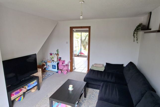 3 Fair Oakes, Haverfordwest photo 2