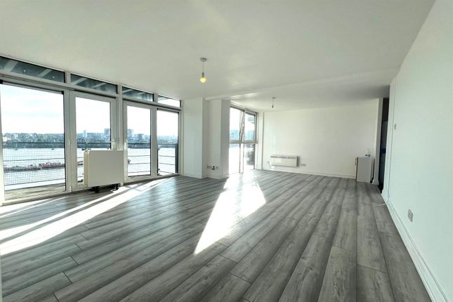 31 Sheerness Mews, Galleons Lock, London photo 4