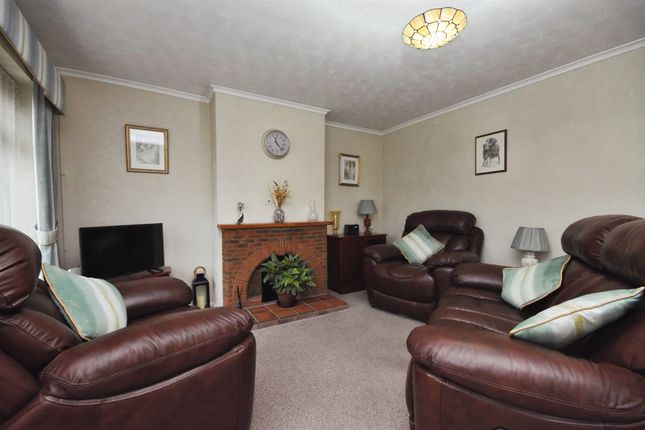 16, Jacqueline Gardens, Billericay photo 2