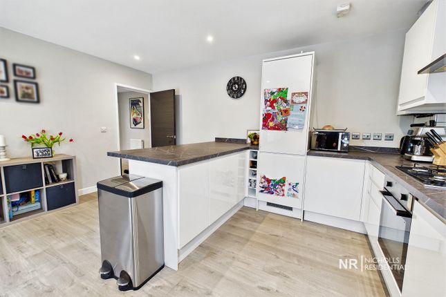 Flat 5 Lily Court 5, Cox  Lane, West Ewell photo 2