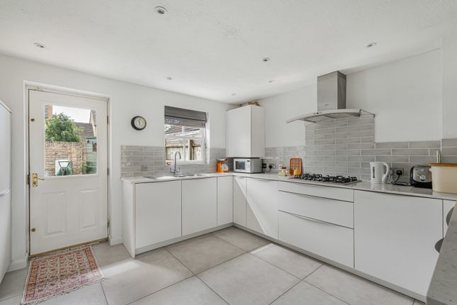 20, Century Close, Gloucestershire photo 4