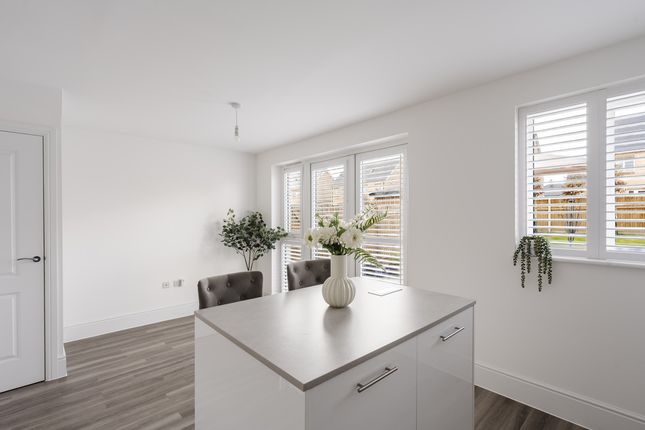 14, Quantrill Grove, Witham photo 4