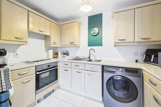 31, Shawbury Avenue Kingsway, Gloucester photo 3