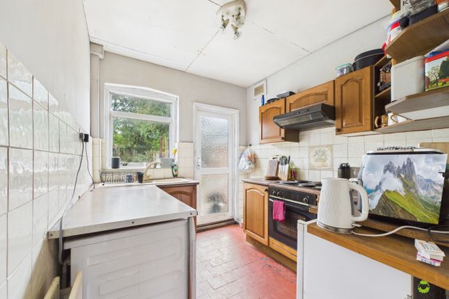 21, Harvel Crescent, London photo 4