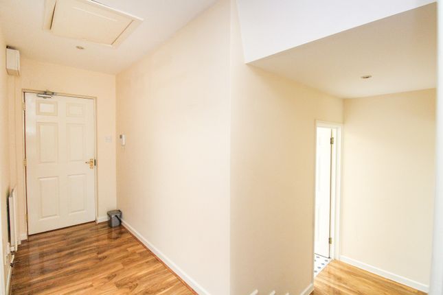 37, Bartholomew Way, Horsham photo 4