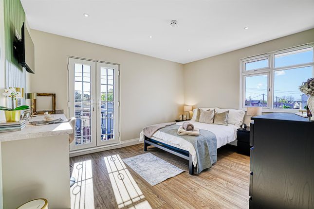 Room 4, 51, Thundersley Park Road, Benfleet photo 2