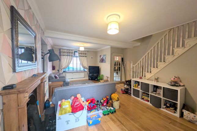 8 Eva Street, Mountain Ash photo 5