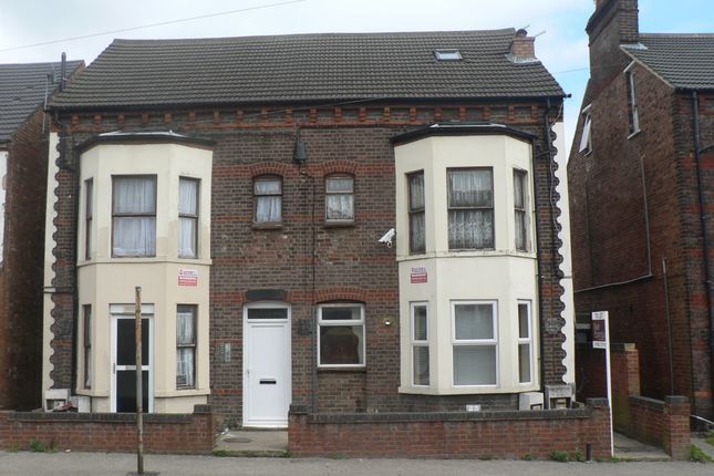 Thumbnail Flat to rent in Old Bedford Road, Town Centre, Luton