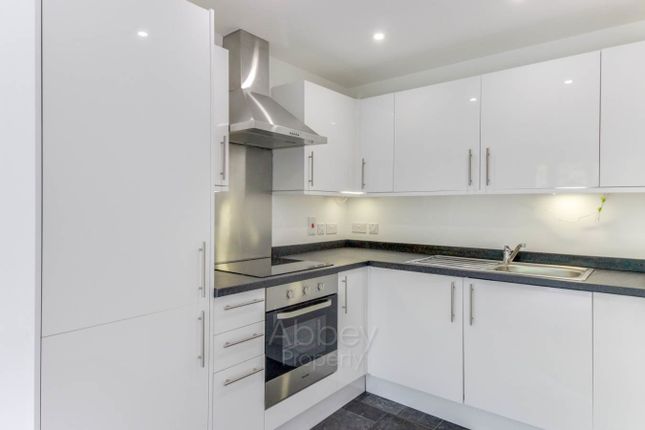 Flat for sale in Mulberry Close, Luton