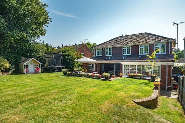 75, Parkhurst Fields, Farnham photo 5
