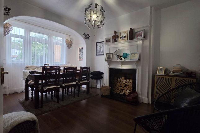20, Tylehurst Gardens, Ilford photo 2
