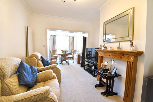 21, Chantry Avenue, Bedford photo 4