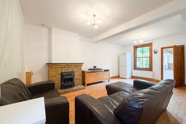 32 Winnock Road, West Drayton photo 3