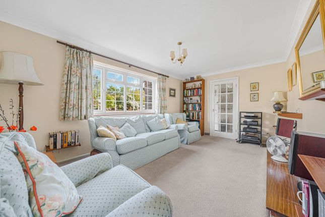 29, Rosewood Drive, Shepperton photo 2