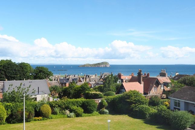 2-bed flat on East Lothian, £1,275/mo