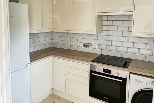 41, Atlantic Close, Hampshire photo 3