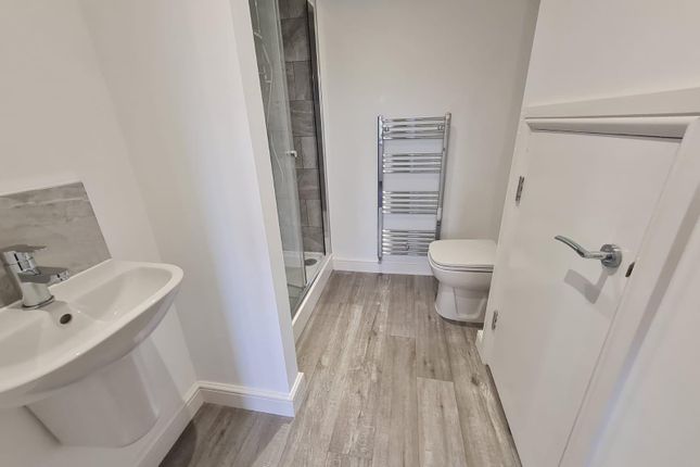 31, Elizabeth Court, WAKEFIELD photo 3
