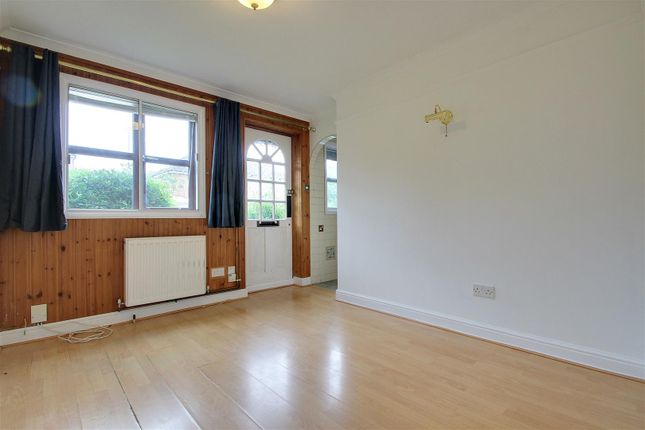 7, William Court, Hemel Hempstead photo 2