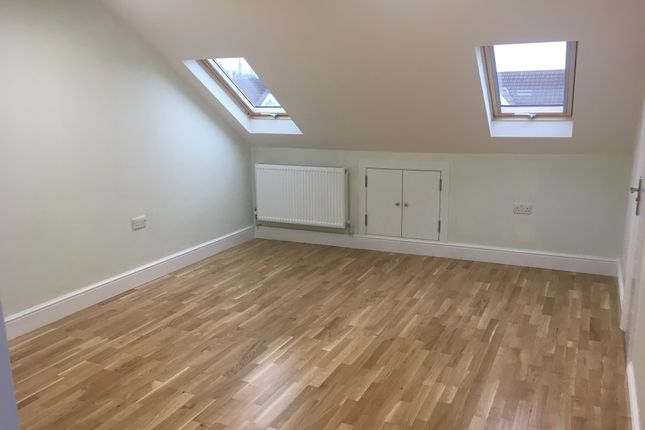 Room to rent in Very Near Brisbane Road Area, Ealing West