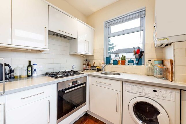 Flat for sale in Wray Crescent, London