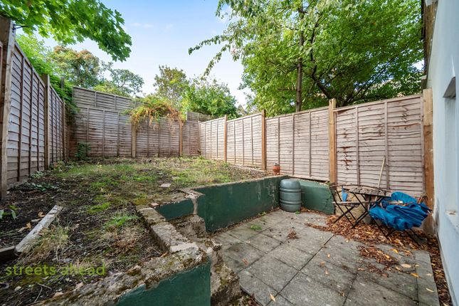 Flat 1, 47, St. Gothard Road, London photo 4