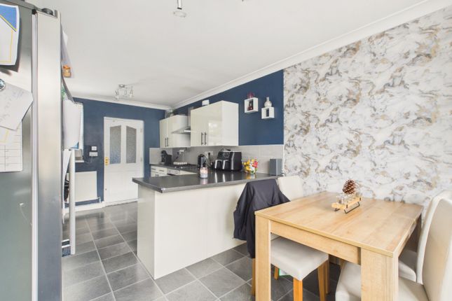 50 Troutsdale Grove, Hull, East Riding of Yorkshire photo 3