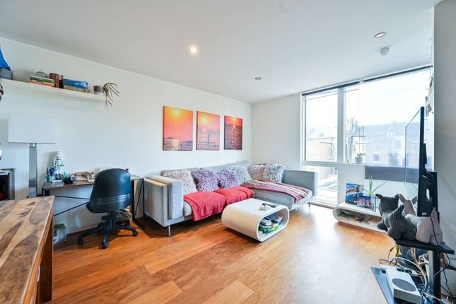 1-bed flat on Boyson Road, Elephant and Castle, £350,000