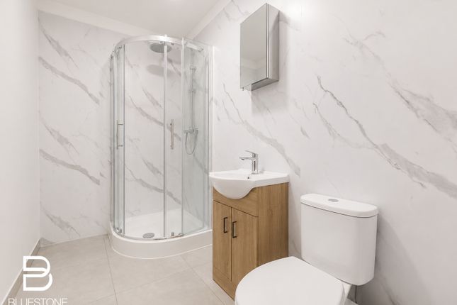 Flat T, 6b, Woodcote Road, Wallington photo 4