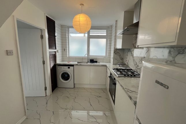 Thumbnail Duplex to rent in Salmon Lane, Limehouse, London