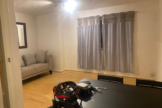 29, Moorby Court, Cardiff Bay photo 3