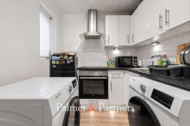 48, Avignon Close, Essex photo 2