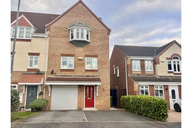 Thumbnail Town house for sale in Sandpiper Road, Calder Grove, Wakefield